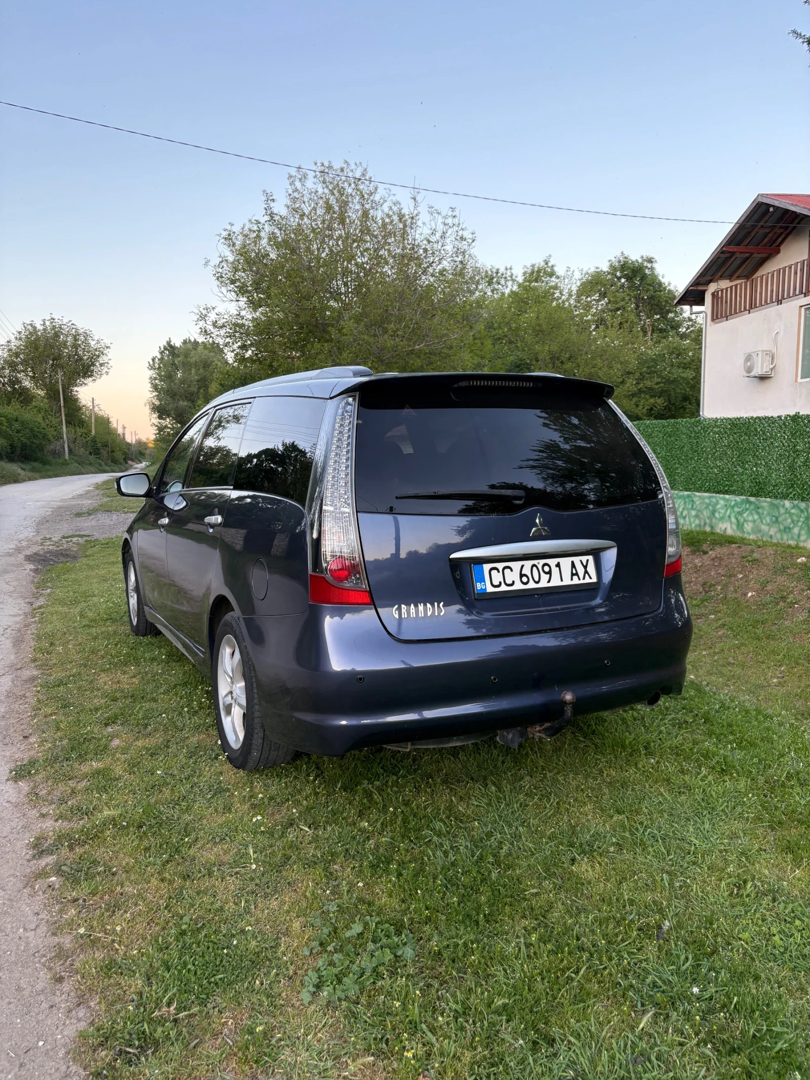 Mitsubishi Grandis 2.4, снимка 5 - Автомобили и джипове - 54568222