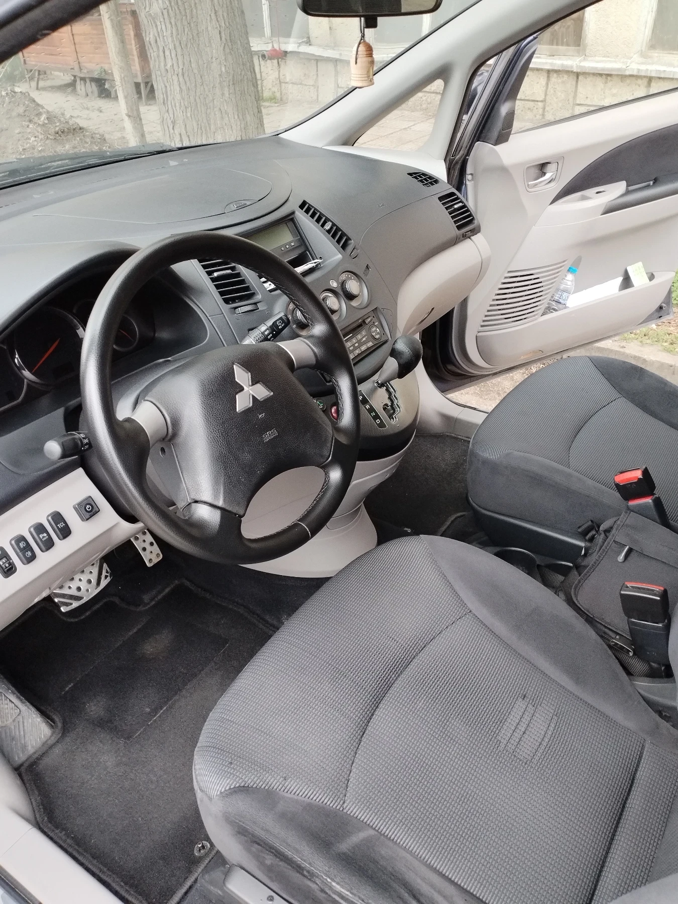 Mitsubishi Grandis 2.4, снимка 7 - Автомобили и джипове - 54568222