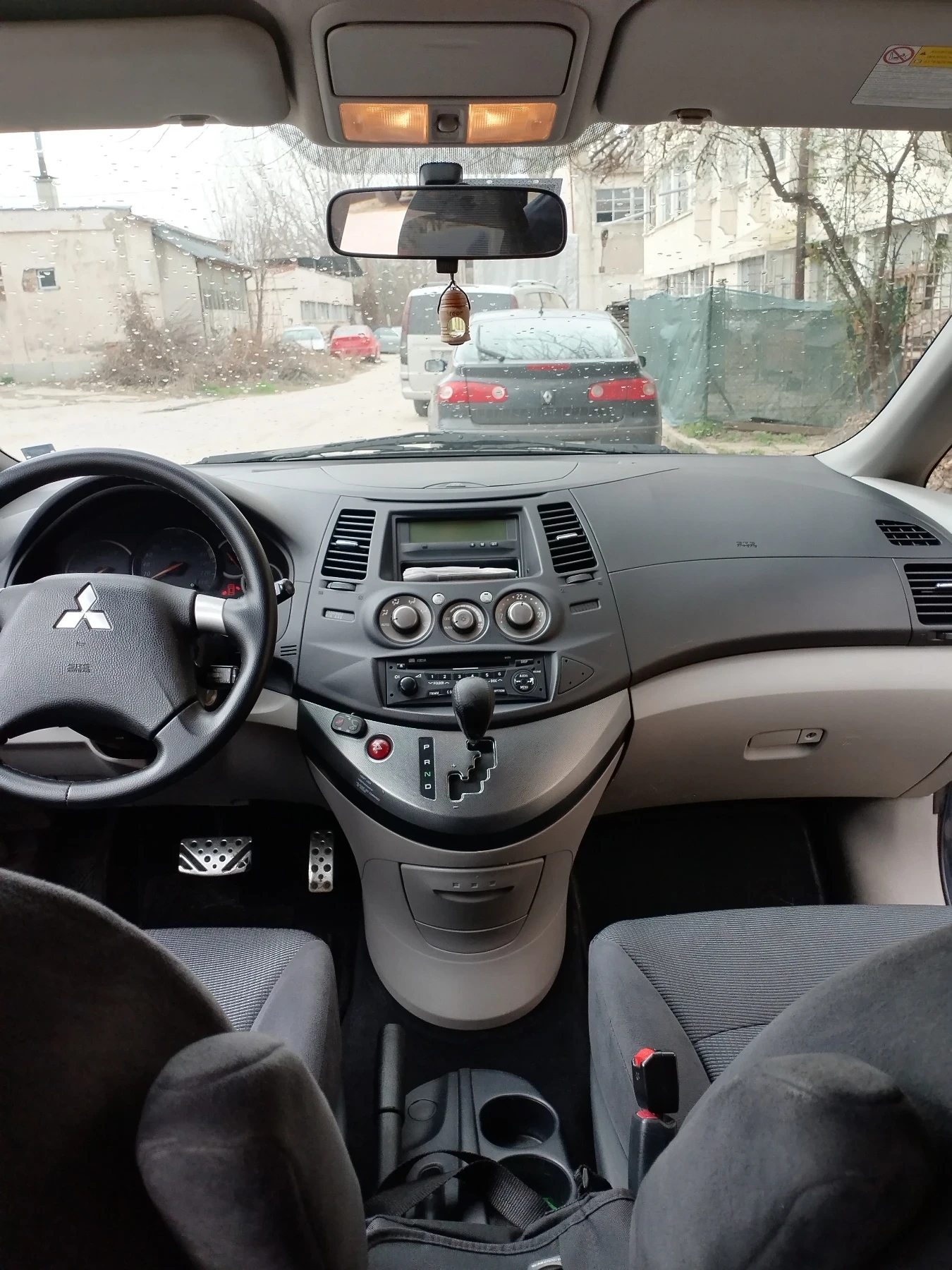 Mitsubishi Grandis 2.4, снимка 6 - Автомобили и джипове - 54568222