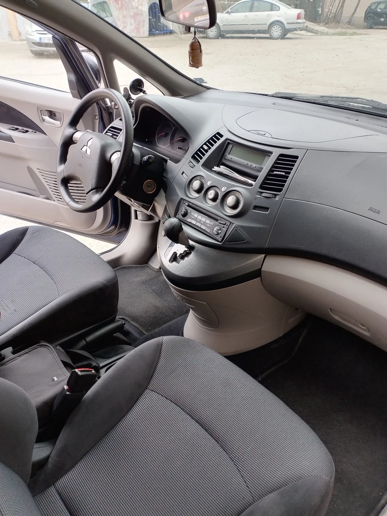 Mitsubishi Grandis 2.4, снимка 8 - Автомобили и джипове - 54568222