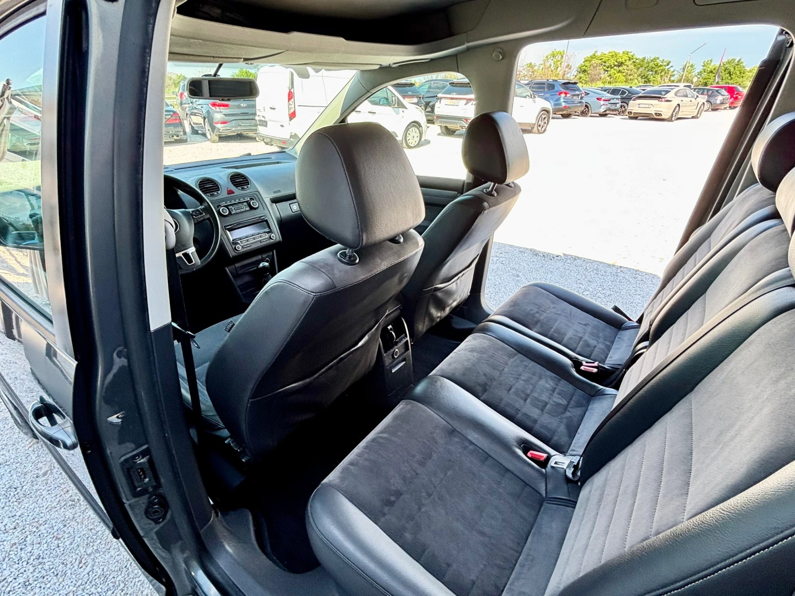 VW Caddy 1.6D/7 МЕСТЕН/ПОДГРЕВ/ПАРКТРОНИК, снимка 8 - Автомобили и джипове - 54758379