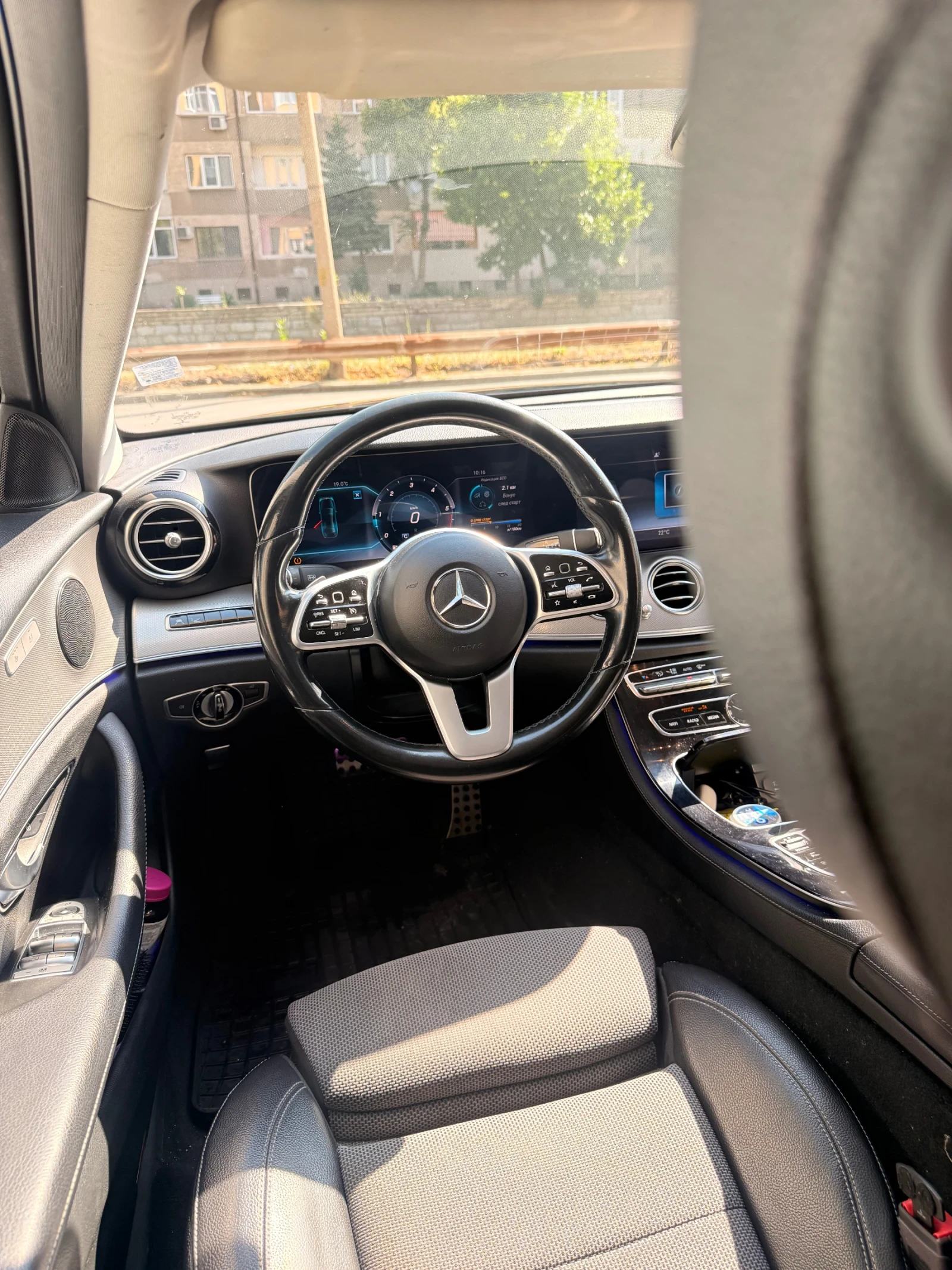 Mercedes-Benz E 220 4MATIC, снимка 11 - Автомобили и джипове - 55333108