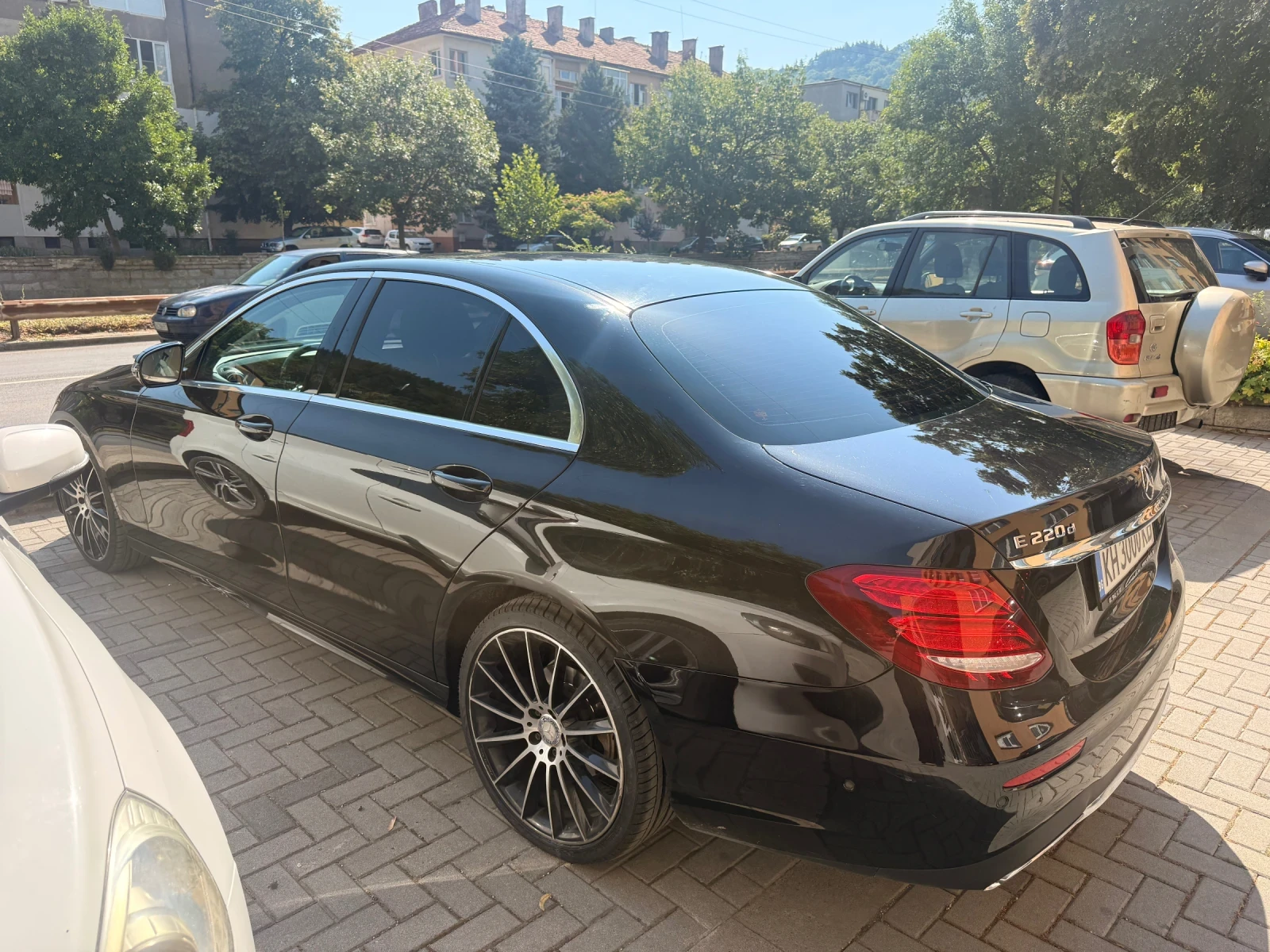 Mercedes-Benz E 220 4MATIC, снимка 5 - Автомобили и джипове - 55333108