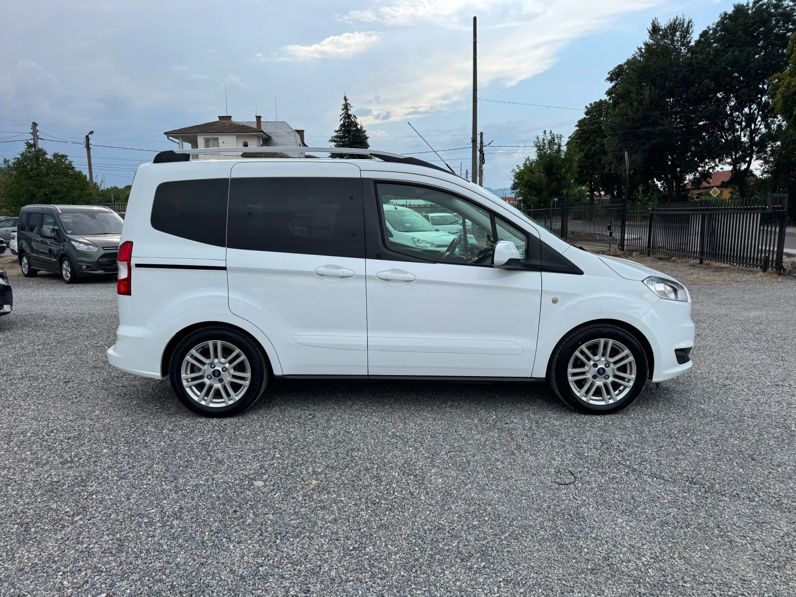 Ford Courier Tourneo 1.0 EkoBoost NAVI!! Titanium!! EURO 6!!, снимка 8 - Автомобили и джипове - 55728784