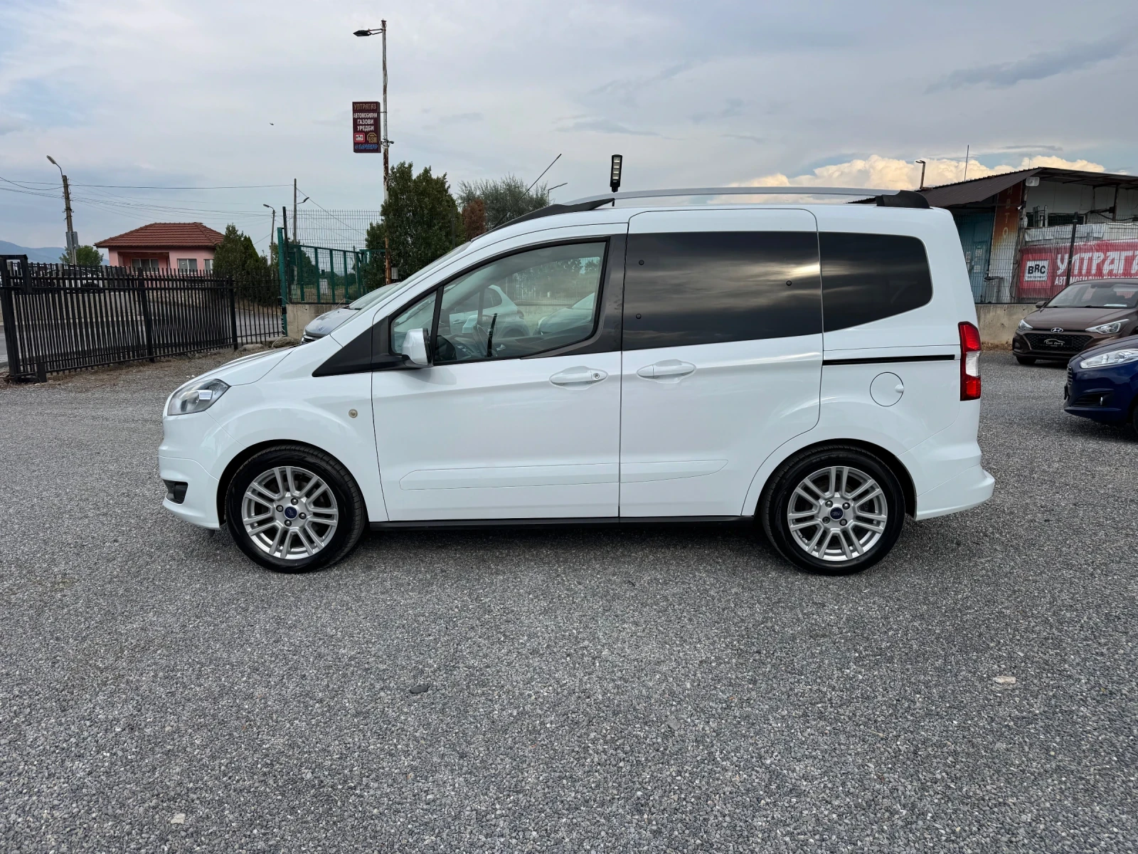 Ford Courier Tourneo 1.0 EkoBoost NAVI!! Titanium!! EURO 6!!, снимка 3 - Автомобили и джипове - 55728784