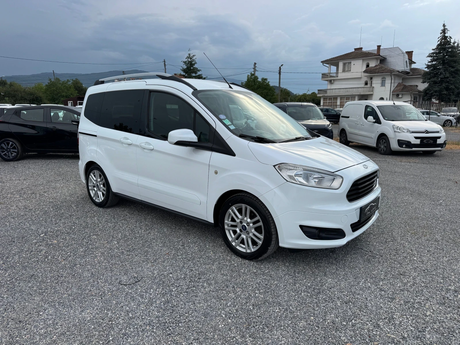 Ford Courier Tourneo 1.0 EkoBoost NAVI!! Titanium!! EURO 6!!, снимка 9 - Автомобили и джипове - 55728784