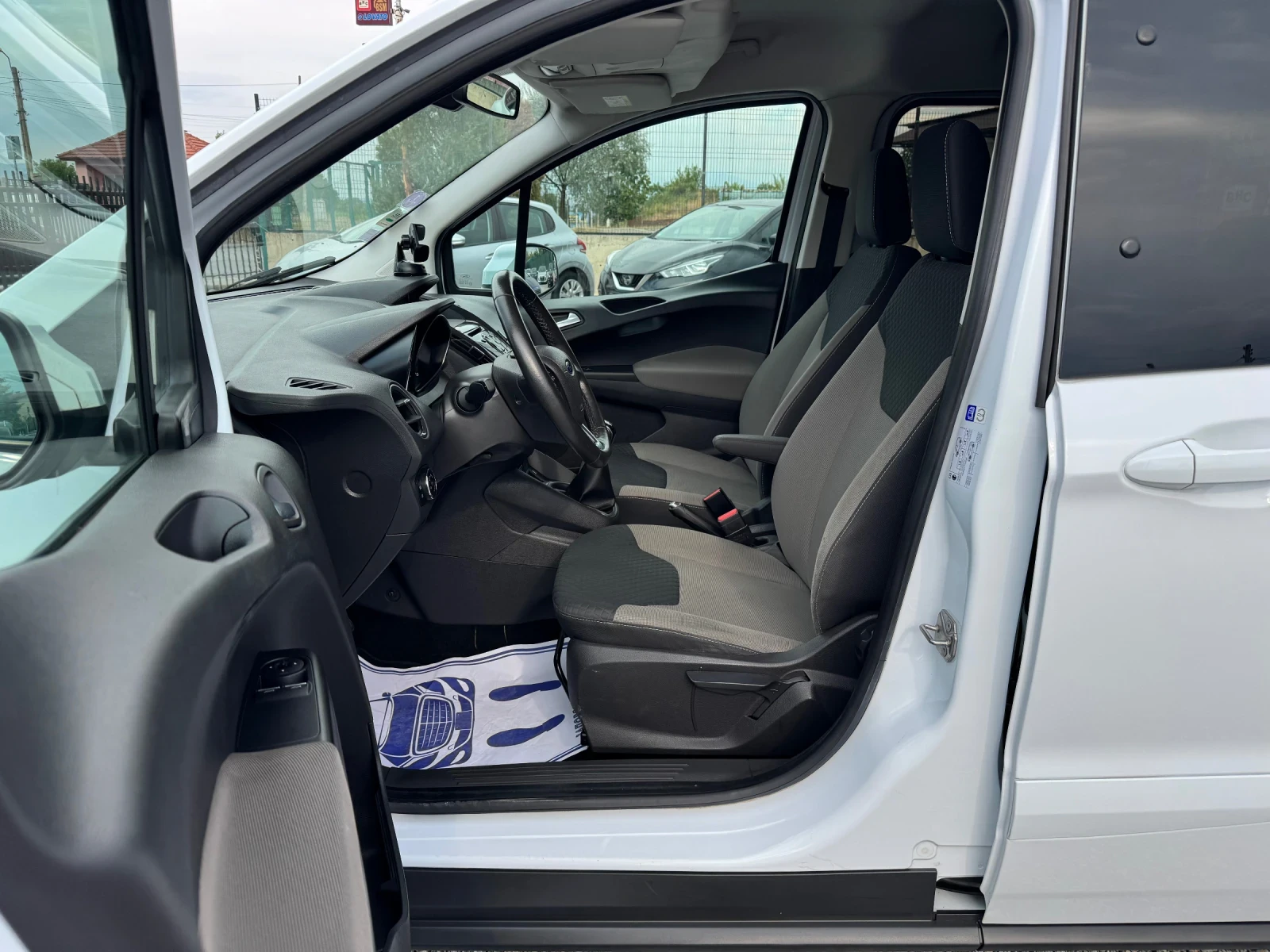 Ford Courier Tourneo 1.0 EkoBoost NAVI!! Titanium!! EURO 6!!, снимка 11 - Автомобили и джипове - 55728784