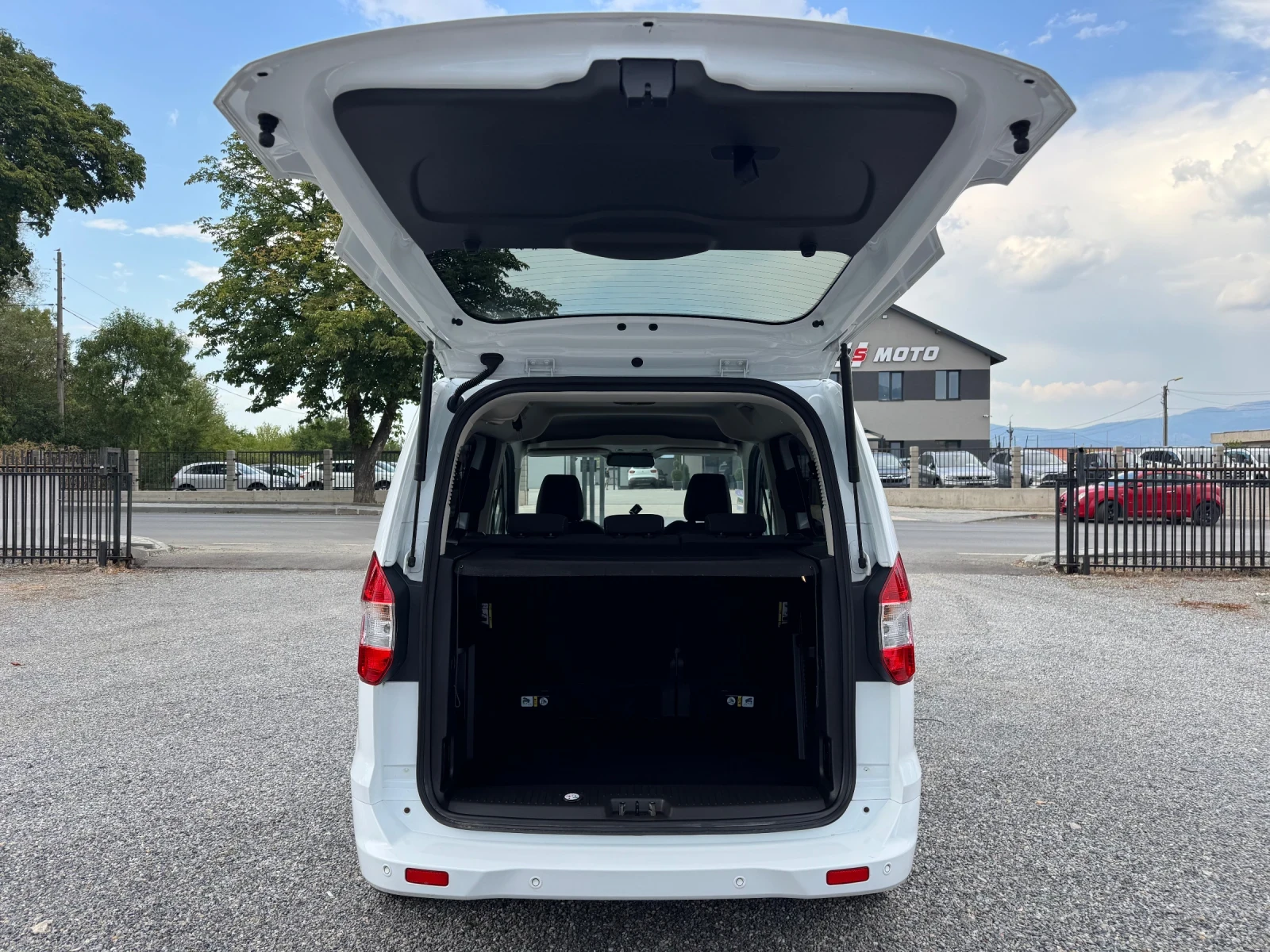 Ford Courier Tourneo 1.0 EkoBoost NAVI!! Titanium!! EURO 6!!, снимка 16 - Автомобили и джипове - 55728784