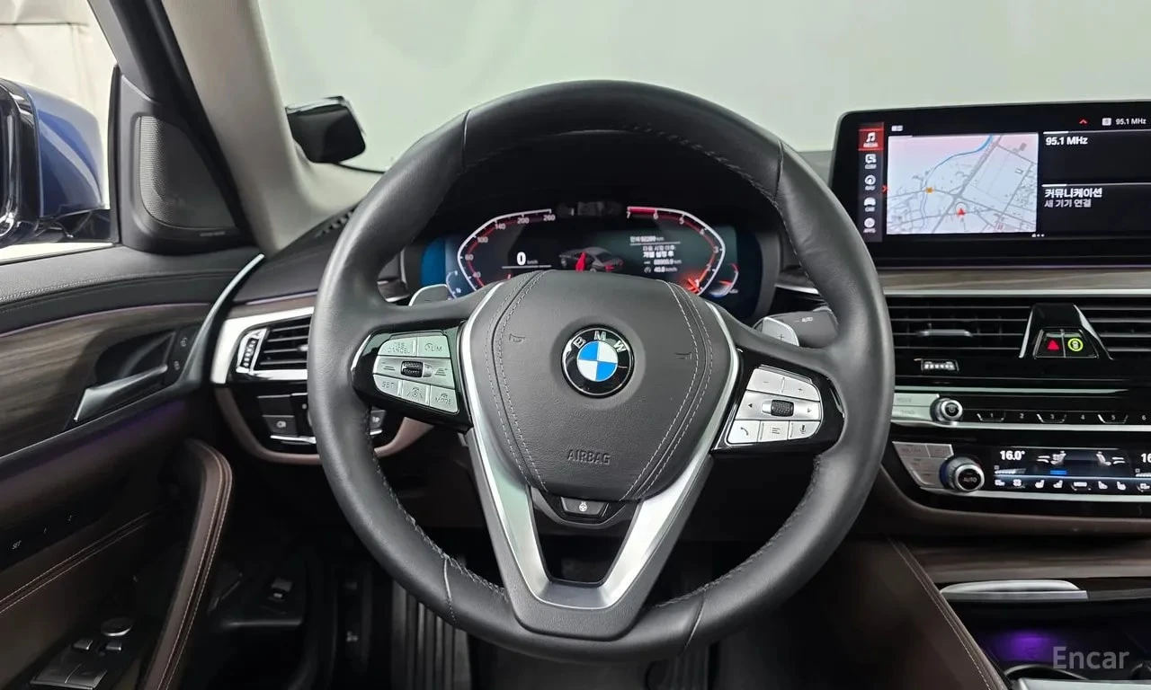 BMW 530 i Luxury | АВТОФИНАНСИРАНЕ | ЦЕНА ДО БЪЛГАРИЯ, снимка 13 - Автомобили и джипове - 56107879