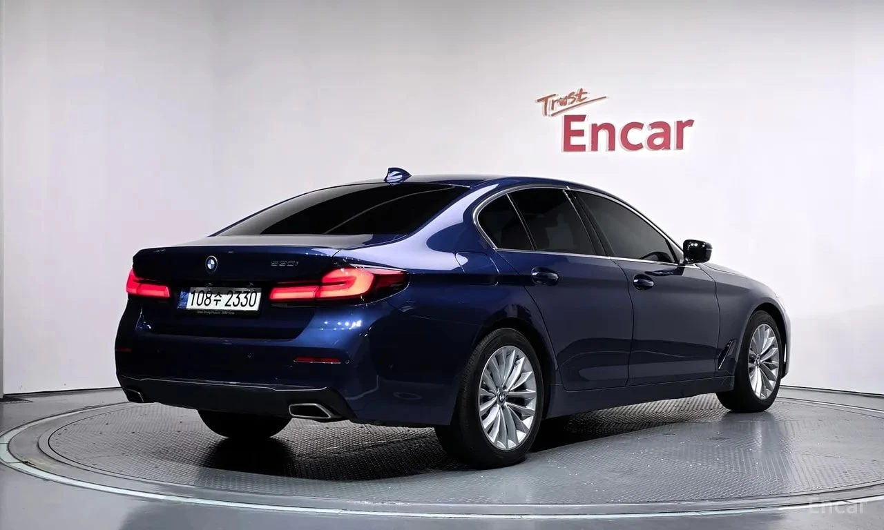 BMW 530 i Luxury | АВТОФИНАНСИРАНЕ | ЦЕНА ДО БЪЛГАРИЯ, снимка 2 - Автомобили и джипове - 56107879