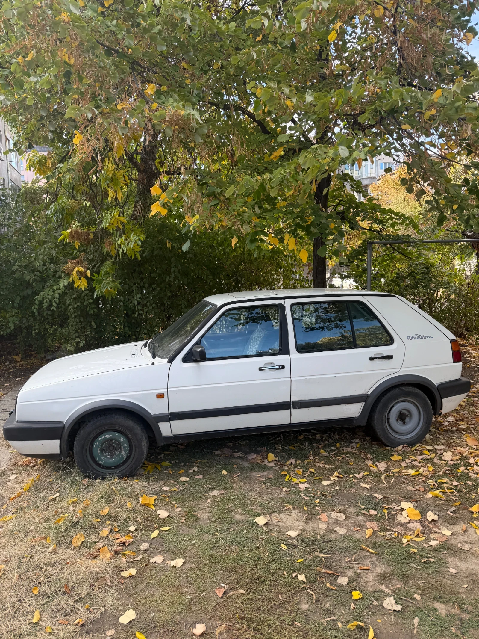 VW Golf 1.6, снимка 2 - Автомобили и джипове - 56246097