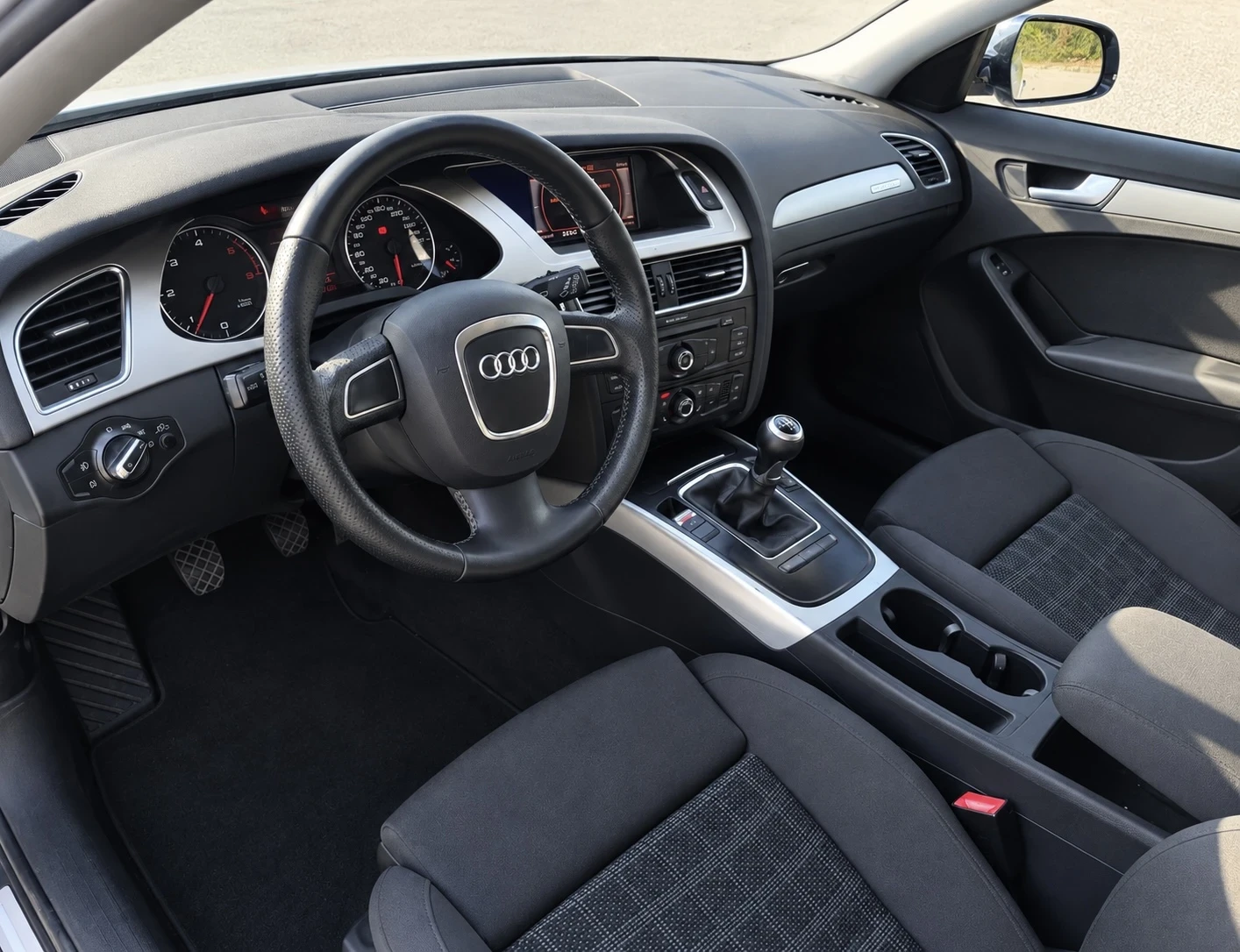 Audi A4 2.0TDI 4x4, снимка 9 - Автомобили и джипове - 56262195
