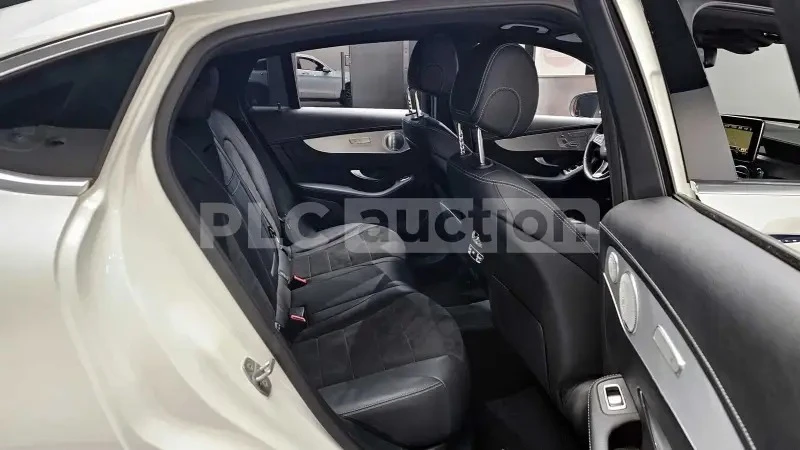 Mercedes-Benz GLC Coupe 300 / DISTRONIC / AMBIENT / BURMESTER / ALCANTARA , снимка 11 - Автомобили и джипове - 55396121