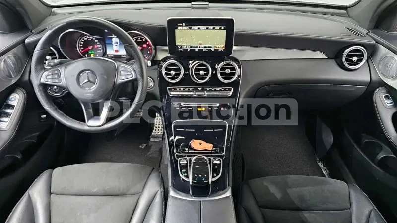 Mercedes-Benz GLC Coupe 300 / DISTRONIC / AMBIENT / BURMESTER / ALCANTARA , снимка 7 - Автомобили и джипове - 55396121