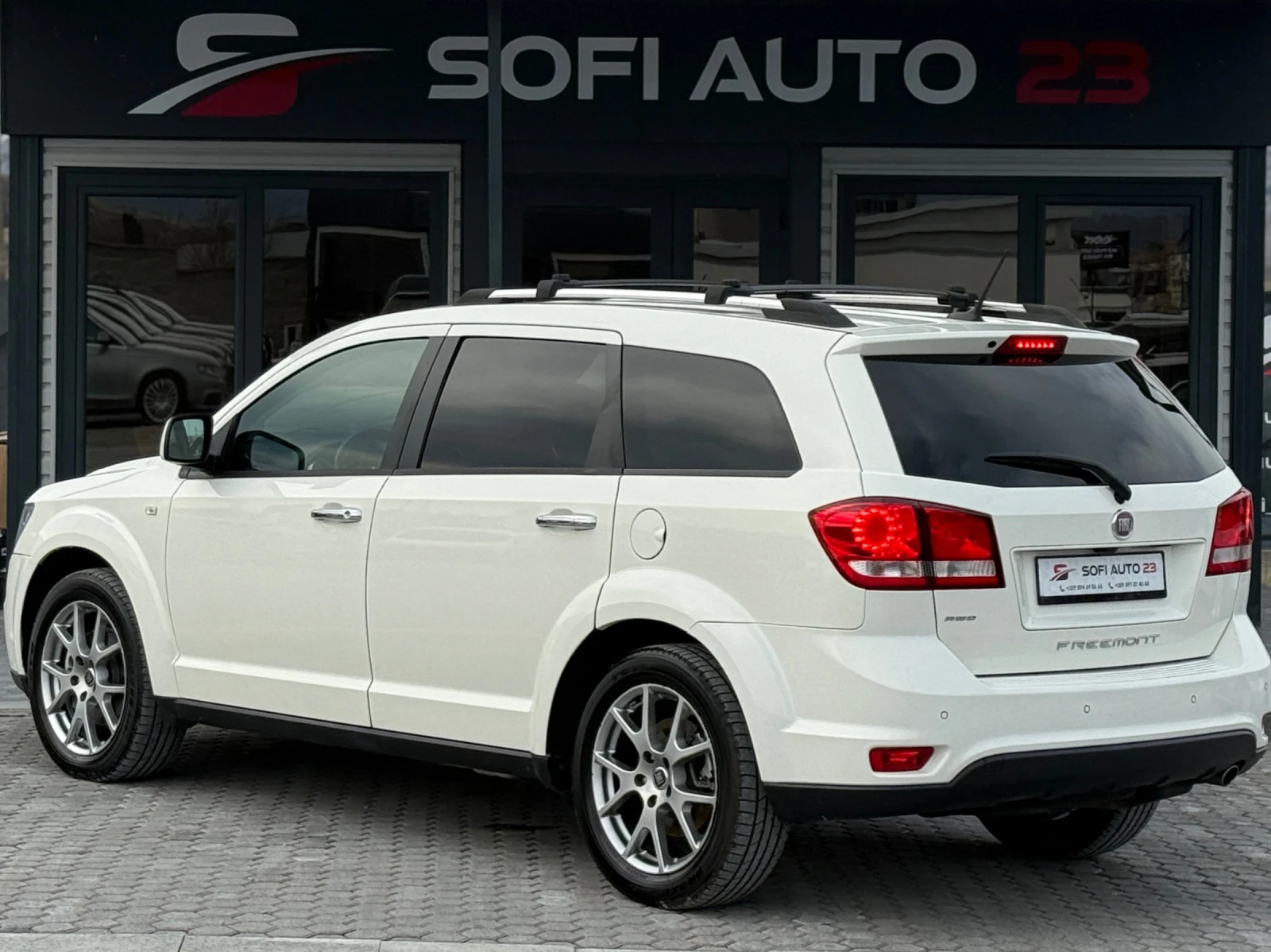 Fiat Freemont 2.0Mjet, 7МЕСТА, РЕАЛНИ КИЛОМЕТРИ, КАМЕРА, ЛИЗИНГ!, снимка 4 - Автомобили и джипове - 53710374