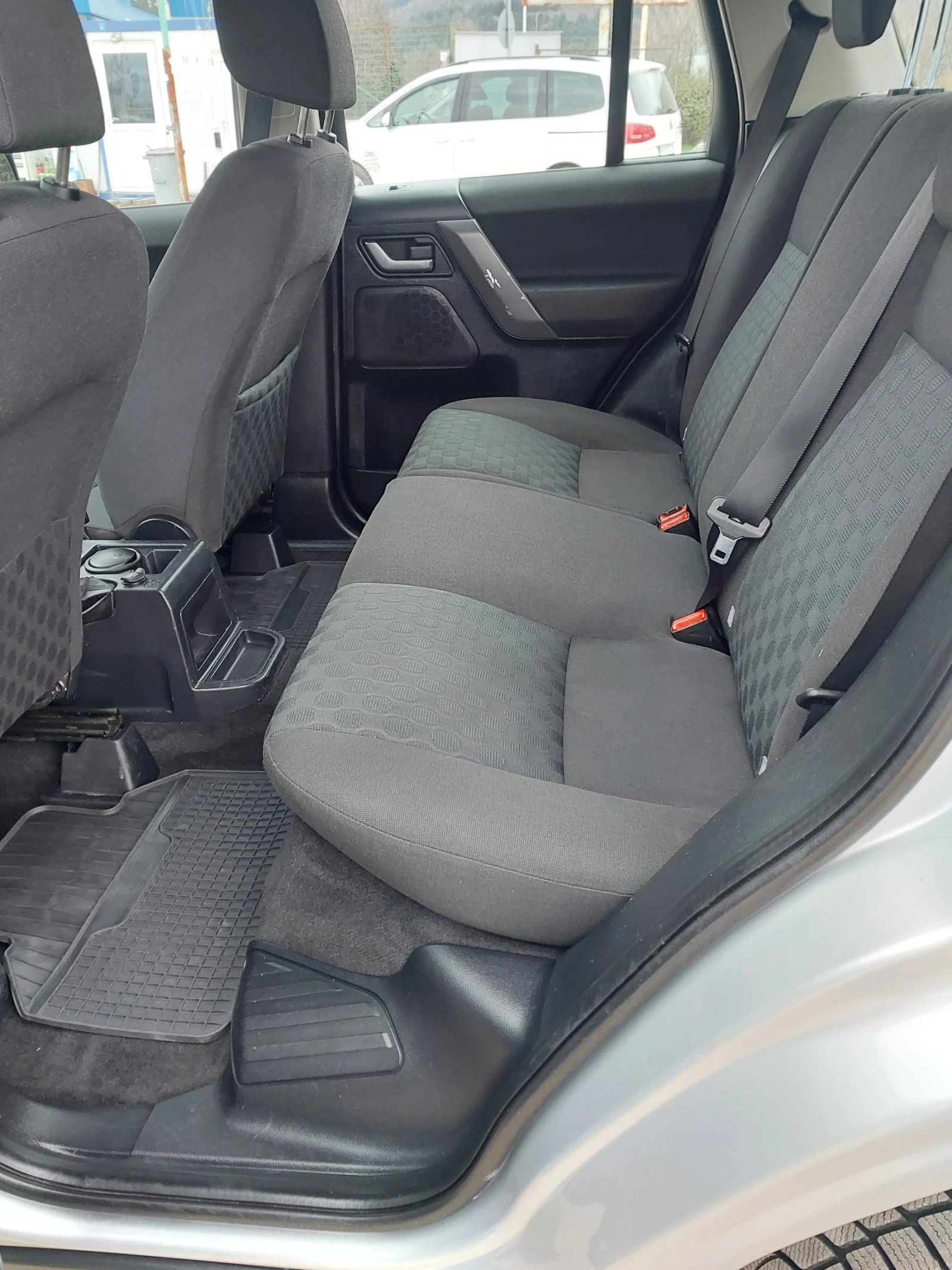 Land Rover Freelander 2.2- 152кс. 4х4, снимка 10 - Автомобили и джипове - 53936262