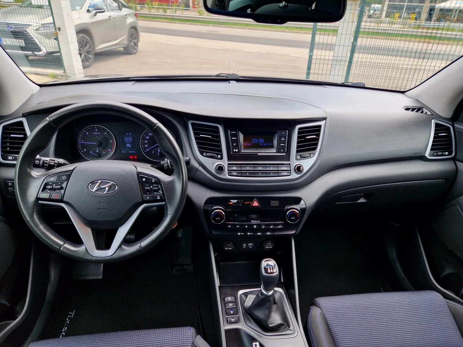 Hyundai Tucson 1.7 CRDI EURO 6B, снимка 8 - Автомобили и джипове - 54373549