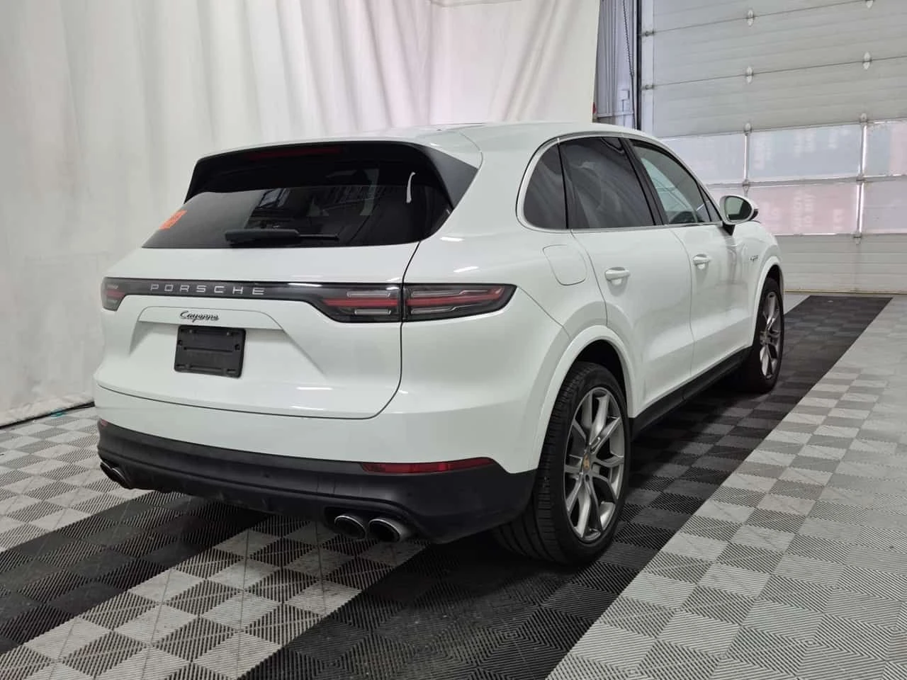 Porsche Cayenne * E HYBRID * CARFAX * От PORSHCE * , снимка 3 - Автомобили и джипове - 54499474