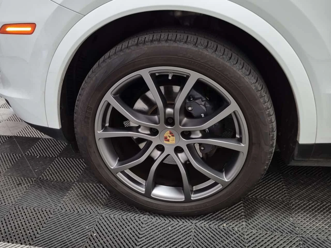 Porsche Cayenne * E HYBRID * CARFAX * От PORSHCE * , снимка 15 - Автомобили и джипове - 54499474