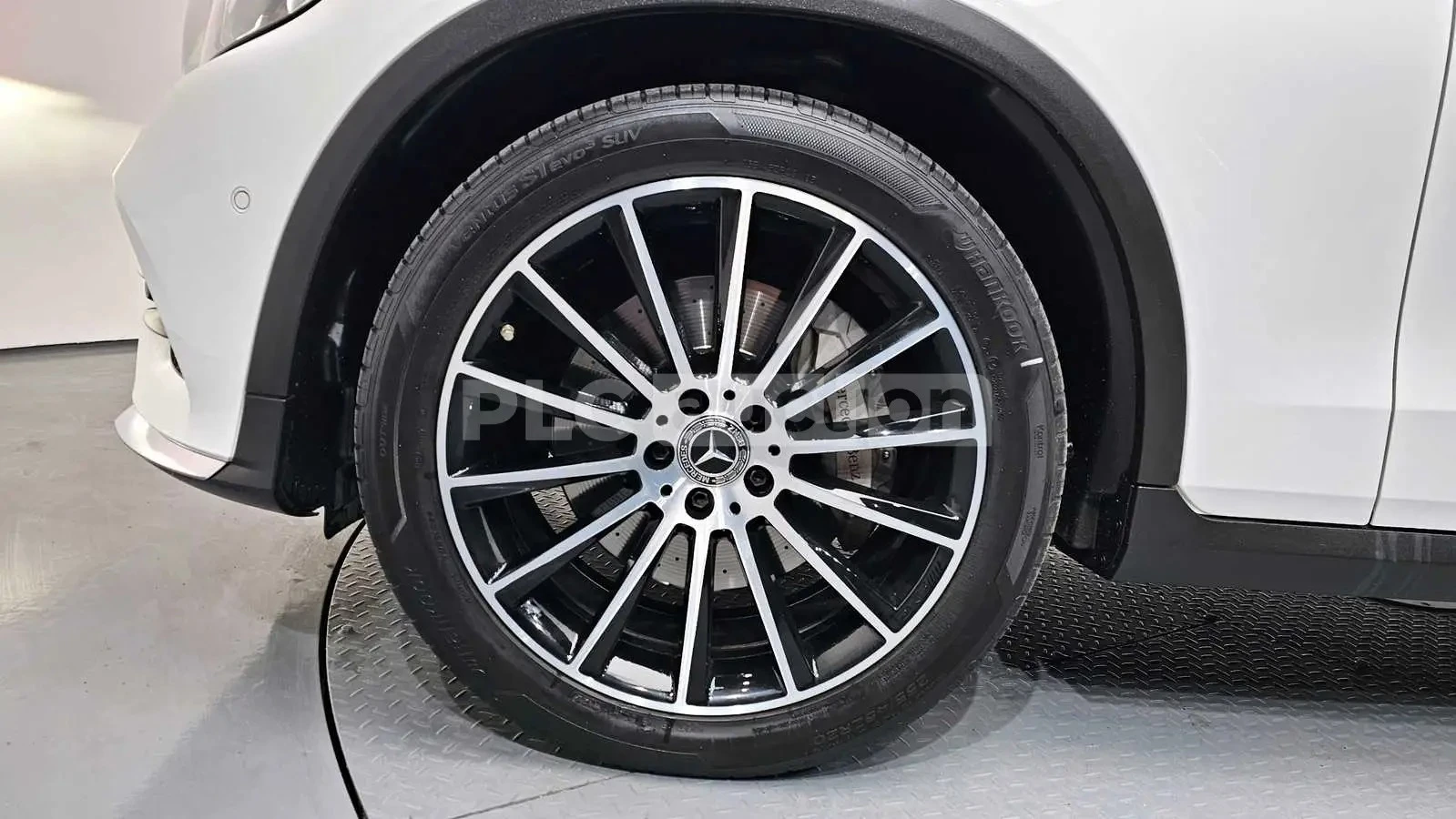Mercedes-Benz GLC Coupe 300 / DISTRONIC / AMBIENT / BURMESTER / ALCANTARA , снимка 5 - Автомобили и джипове - 55396121