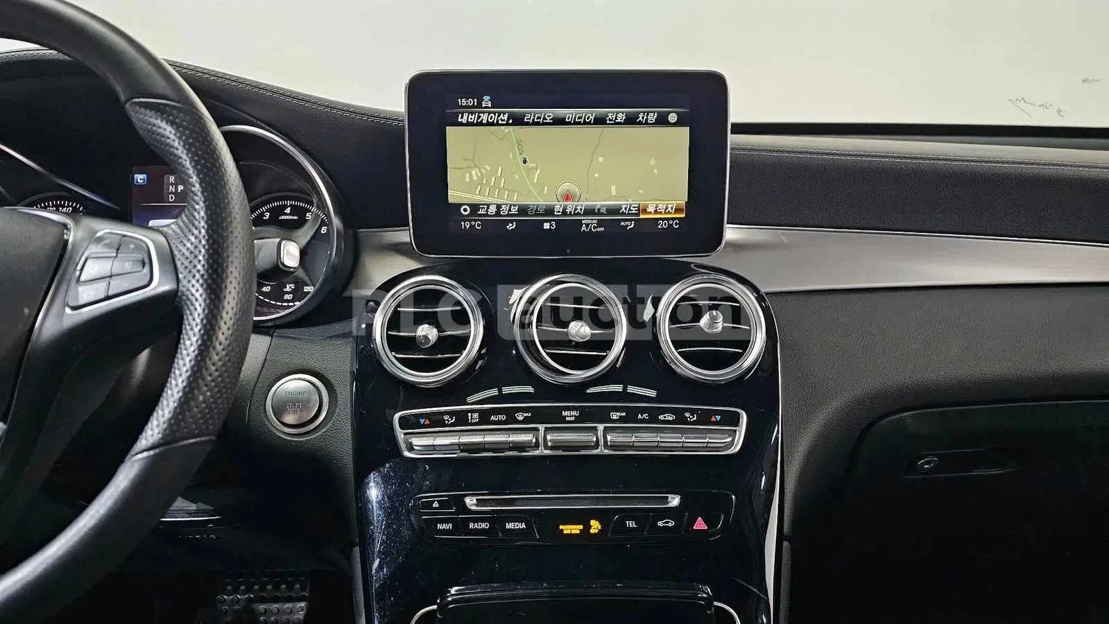 Mercedes-Benz GLC Coupe 300 / DISTRONIC / AMBIENT / BURMESTER / ALCANTARA , снимка 15 - Автомобили и джипове - 55396121