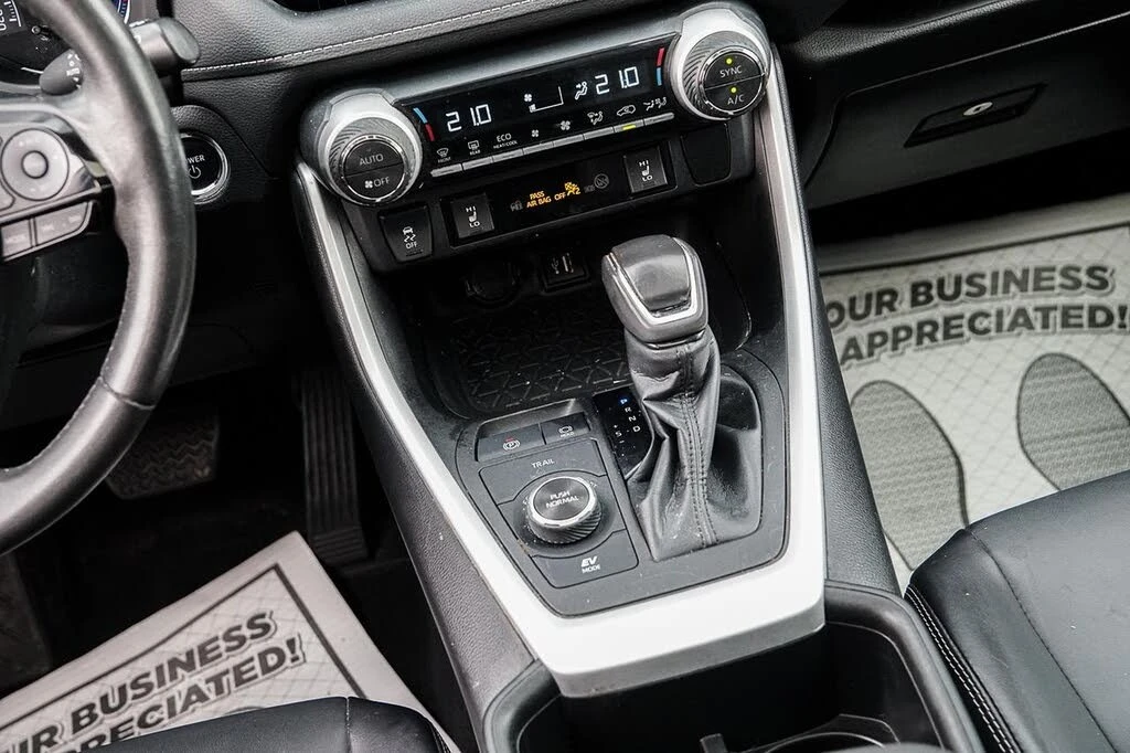 Toyota Rav4 Hybrid XLE AWD, снимка 13 - Автомобили и джипове - 55436027