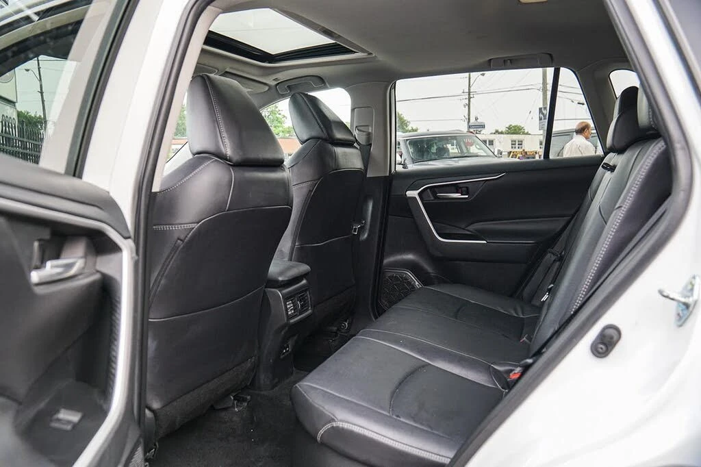 Toyota Rav4 Hybrid XLE AWD, снимка 16 - Автомобили и джипове - 55436027