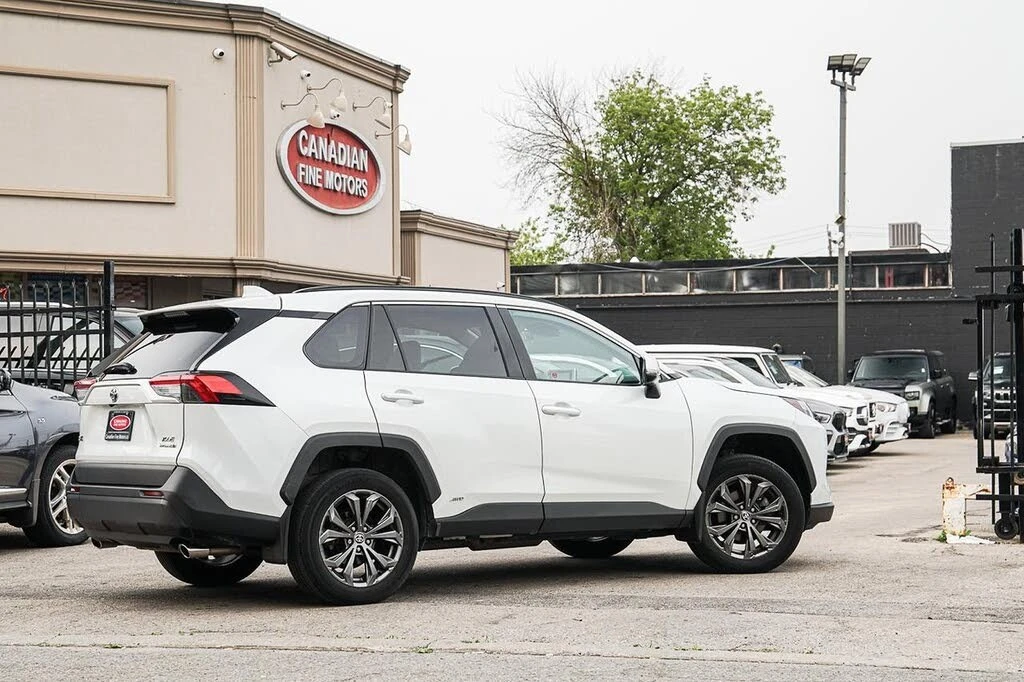 Toyota Rav4 Hybrid XLE AWD, снимка 4 - Автомобили и джипове - 55436027