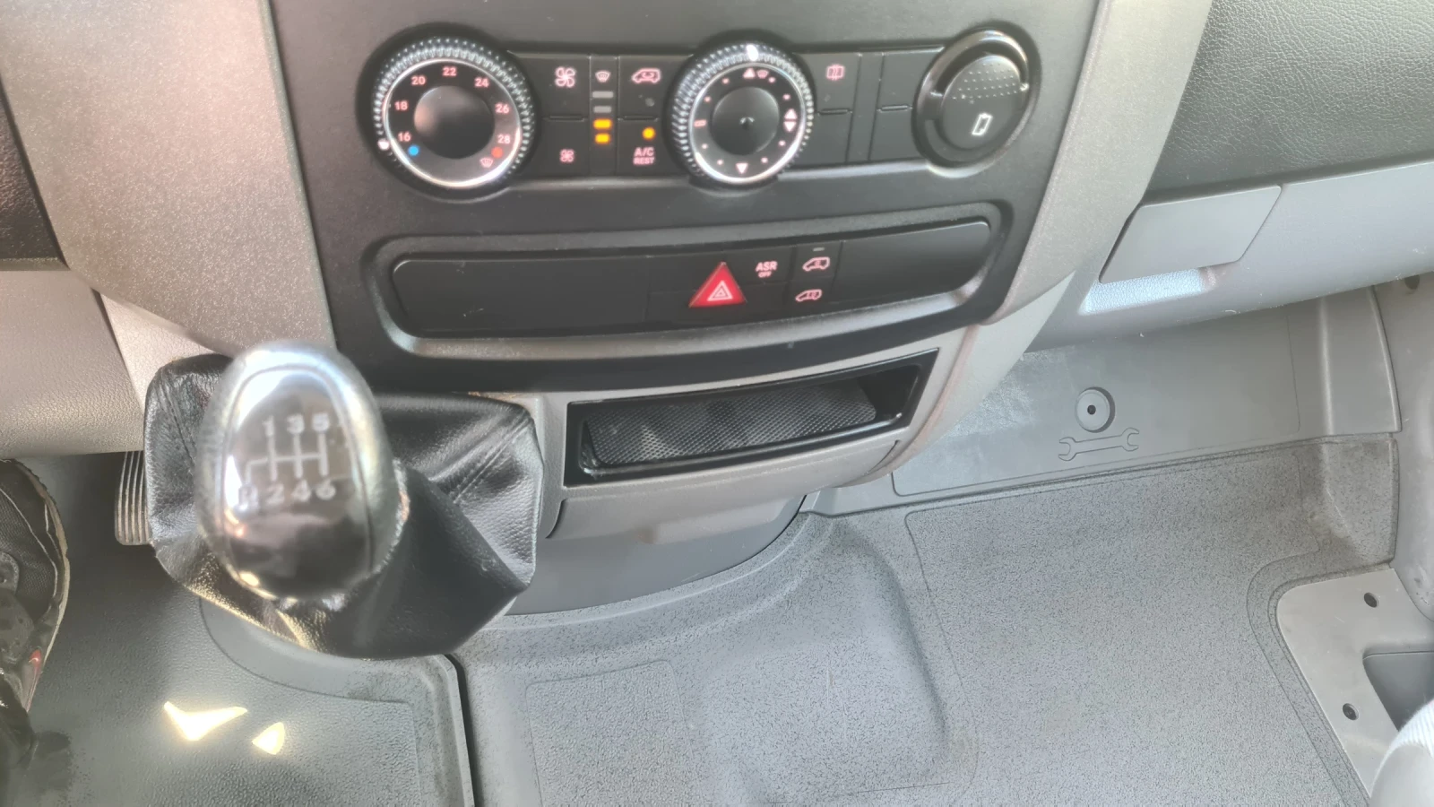 VW Crafter 2.0TDI 110кс Klima, снимка 12 - Бусове и автобуси - 54335666