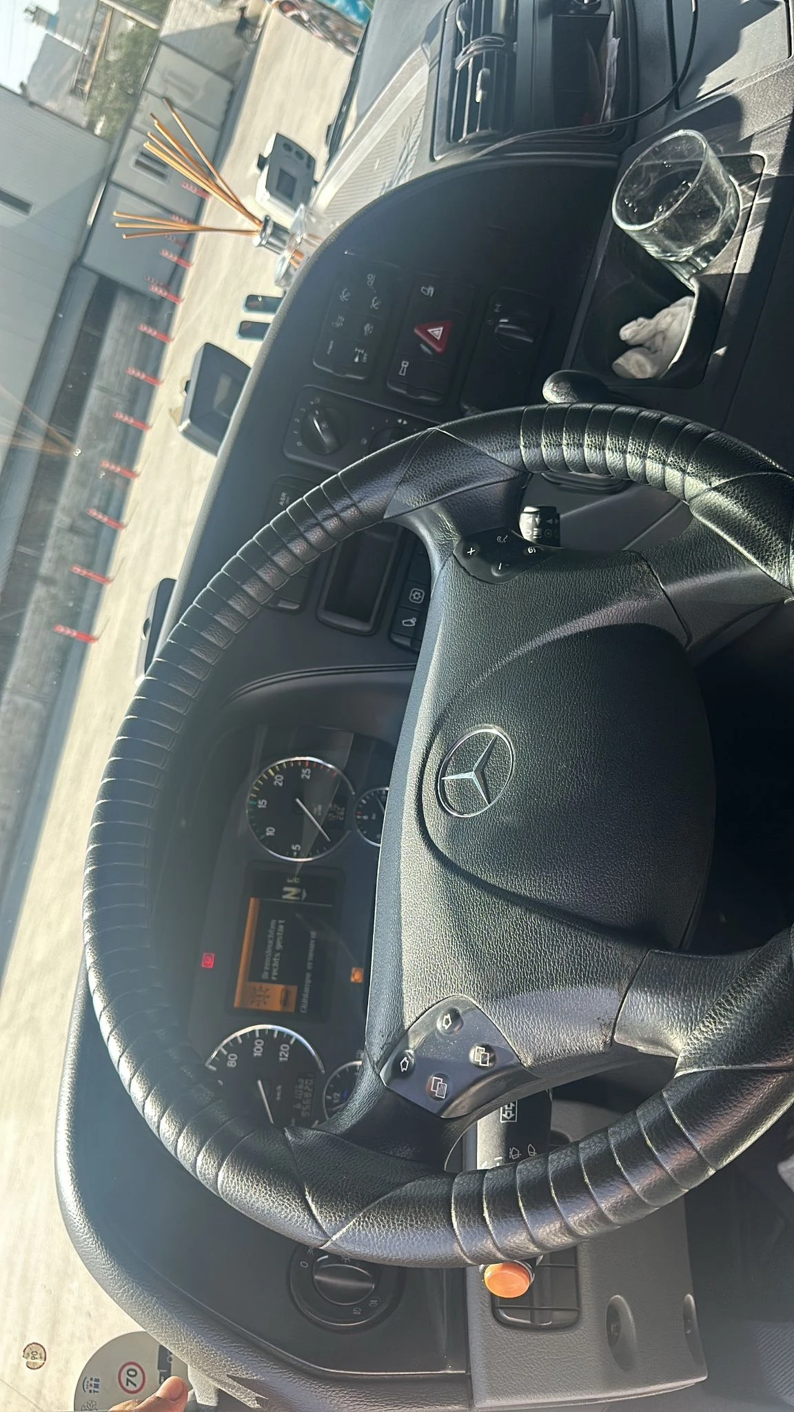 Mercedes-Benz Actros  - изображение 7