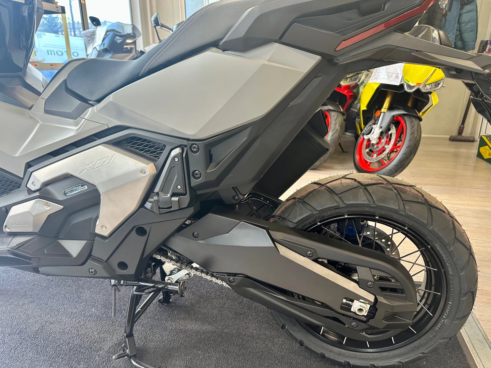 Honda X-ADV 750 MAT DEEP MUD GRAY Нов 2026г., снимка 13 - Мотоциклети и мототехника - 53725503
