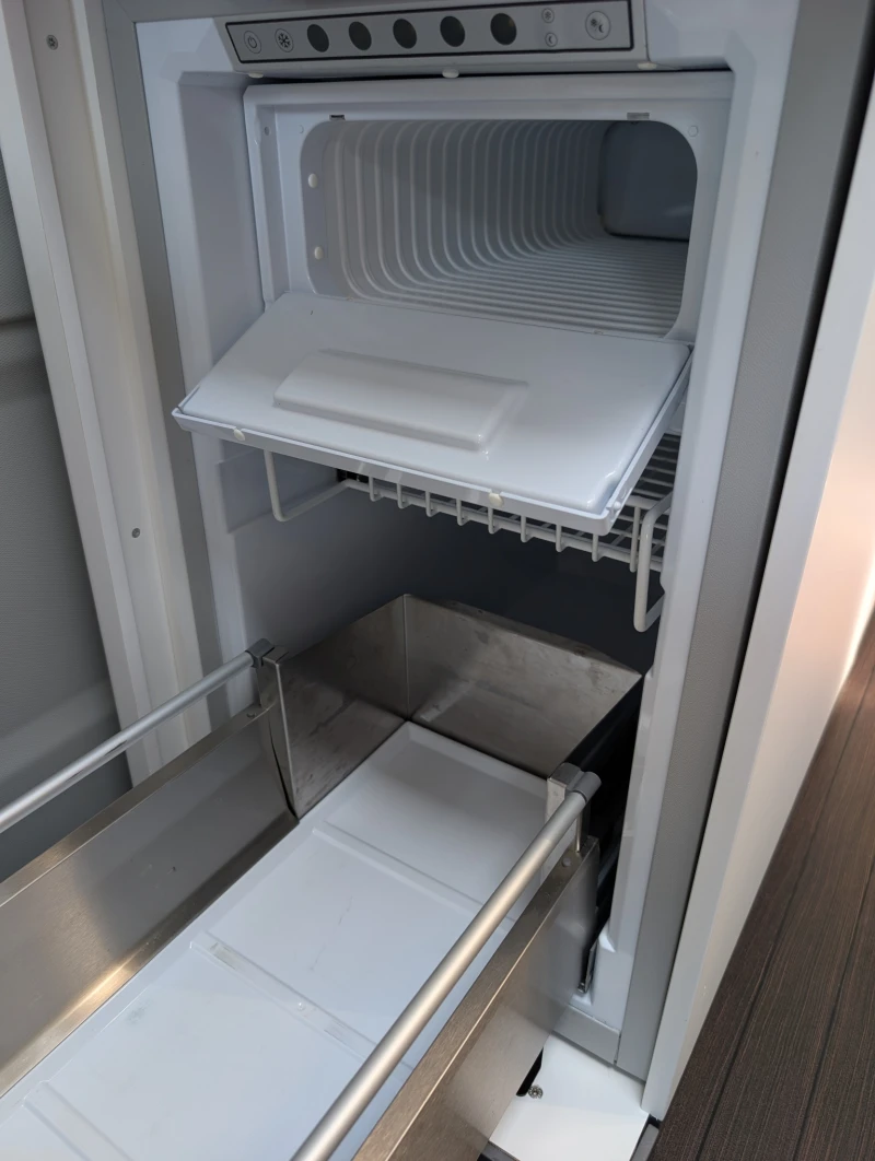 Кемпер VW Grand California 600, снимка 12 - Каравани и кемпери - 51234208