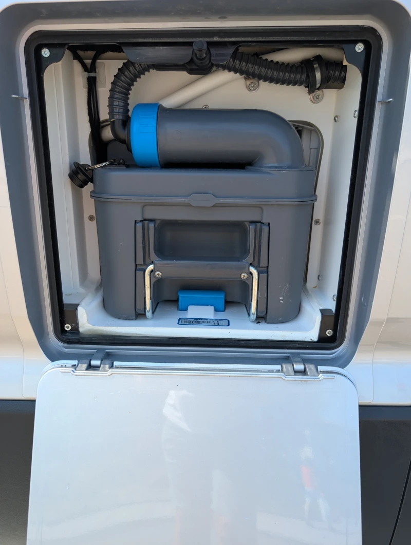 Кемпер VW Grand California 600, снимка 9 - Каравани и кемпери - 51234208