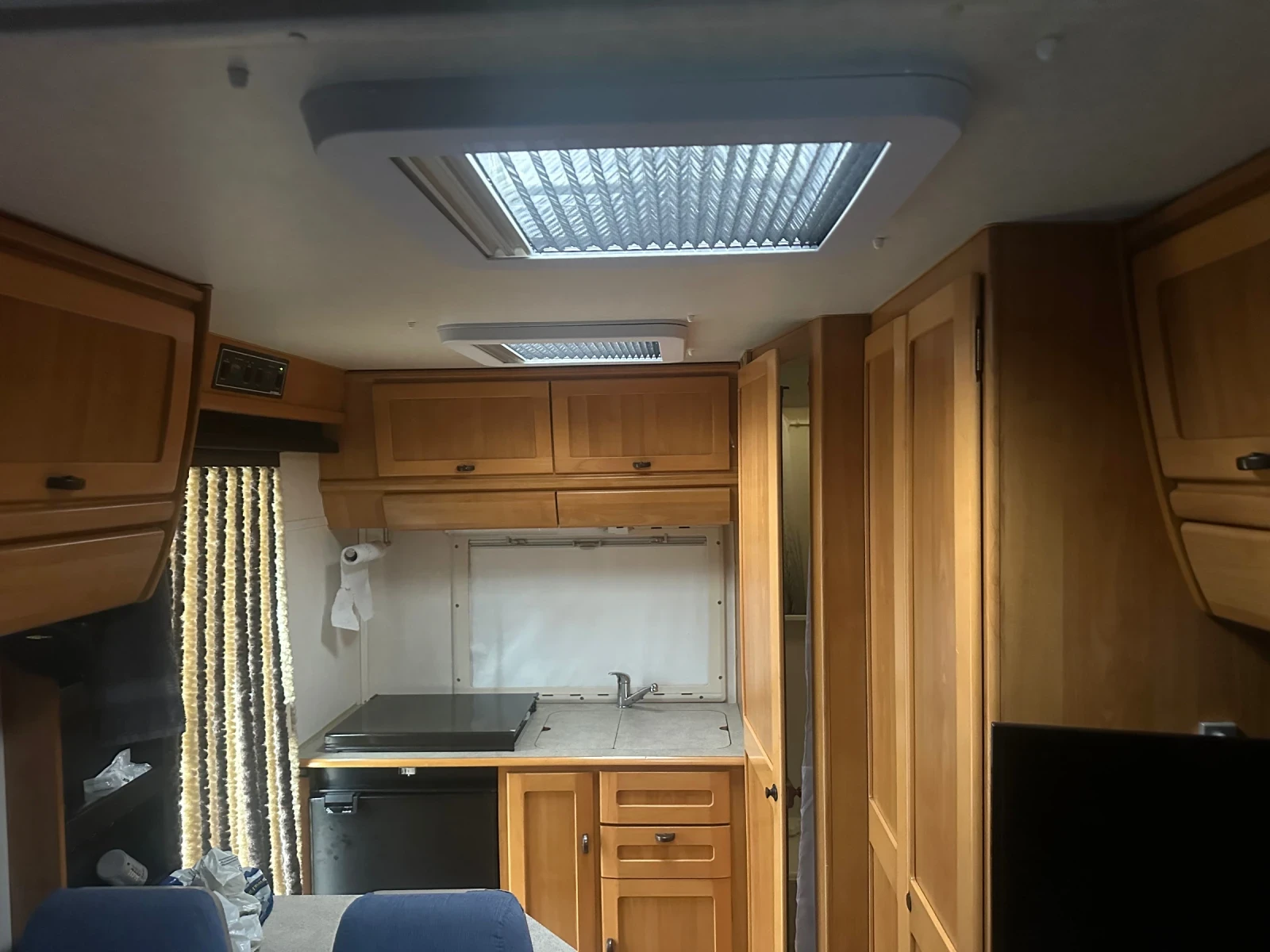 Кемпер HYMER / ERIBA C544, снимка 10 - Каравани и кемпери - 56201079