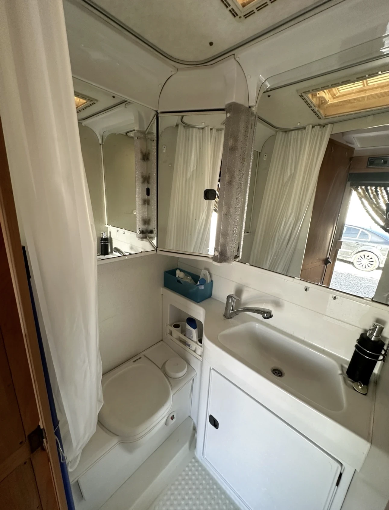 Кемпер HYMER / ERIBA C544, снимка 9 - Каравани и кемпери - 56201079