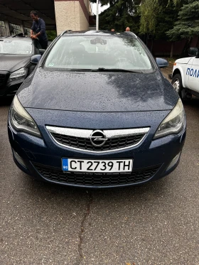 Opel Astra Sports Tourer, снимка 1