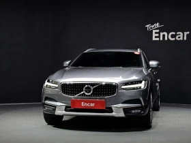 ������ Volvo V90