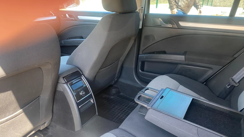 Skoda Superb 2.0 TDI, снимка 12 - Автомобили и джипове - 52421698