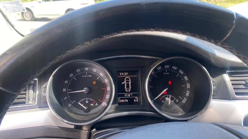 Skoda Superb 2.0 TDI, снимка 13 - Автомобили и джипове - 52421698