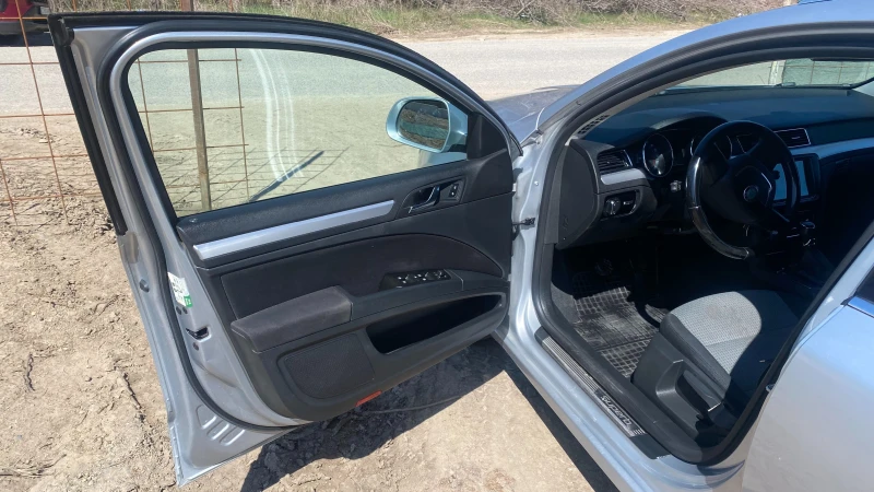 Skoda Superb 2.0 TDI, снимка 11 - Автомобили и джипове - 52421698