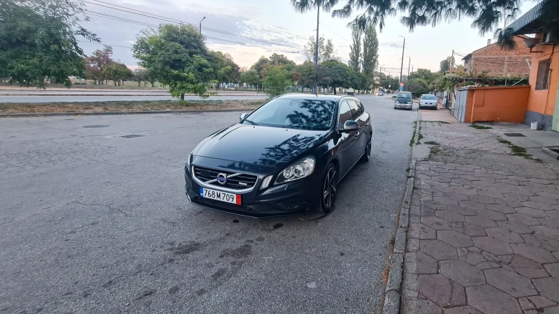 Volvo V60 V60/D5/R DESIGN/swisss/4х4/FULL, снимка 2 - Автомобили и джипове - 52346972