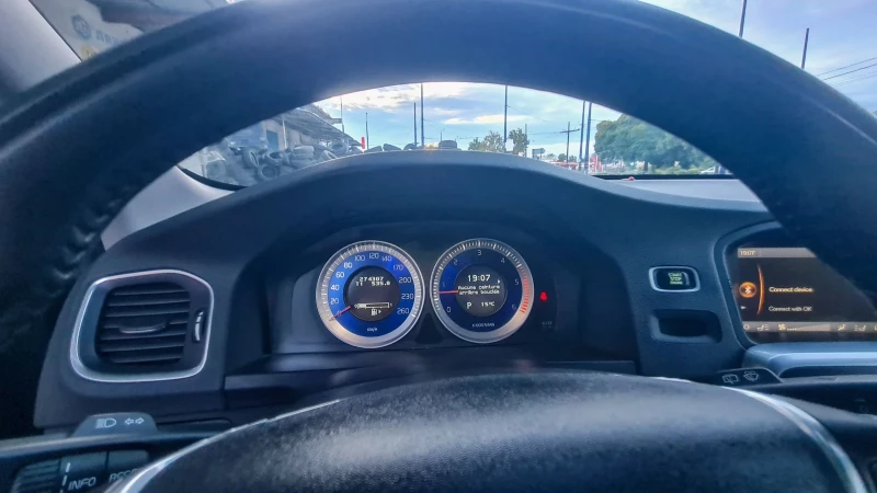 Volvo V60 V60/D5/R DESIGN/swisss/4х4/FULL, снимка 10 - Автомобили и джипове - 52346972