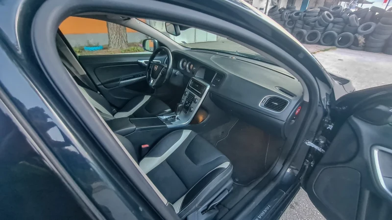 Volvo V60 V60/D5/R DESIGN/swisss/4х4/FULL, снимка 5 - Автомобили и джипове - 52346972