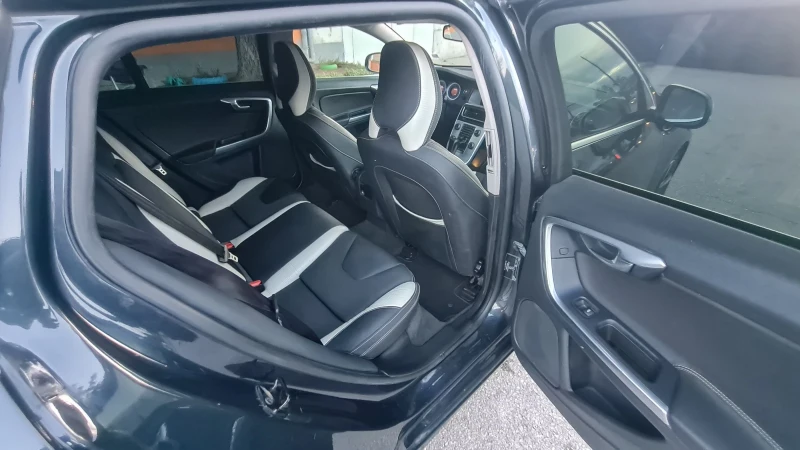 Volvo V60 V60/D5/R DESIGN/swisss/4х4/FULL, снимка 7 - Автомобили и джипове - 52346972