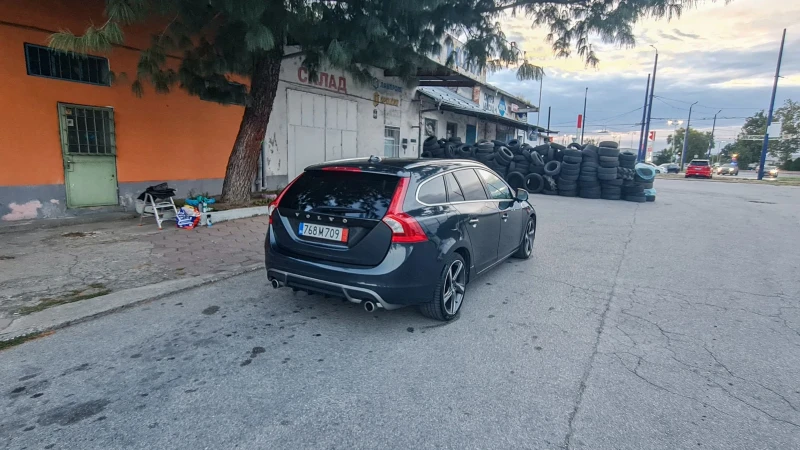 Volvo V60 V60/D5/R DESIGN/swisss/4х4/FULL, снимка 4 - Автомобили и джипове - 52346972