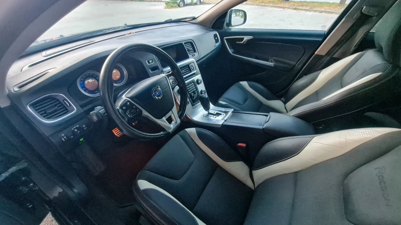 Volvo V60 V60/D5/R DESIGN/swisss/4х4/FULL, снимка 12 - Автомобили и джипове - 52346972