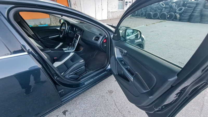 Volvo V60 V60/D5/R DESIGN/swisss/4х4/FULL, снимка 6 - Автомобили и джипове - 52346972