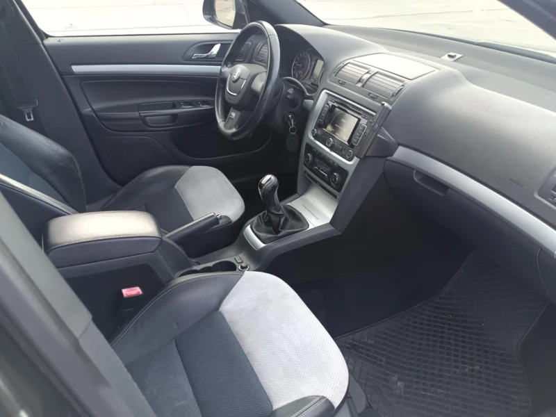 Skoda Octavia 2.0 TDI VRS , снимка 8 - Автомобили и джипове - 52657221