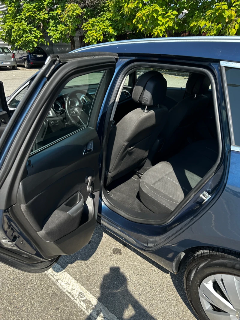 Opel Astra Sports Tourer, снимка 16 - Автомобили и джипове - 52950611