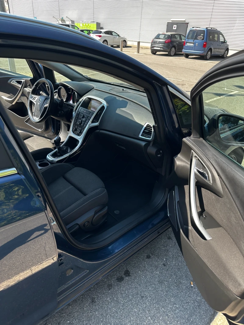 Opel Astra Sports Tourer, снимка 11 - Автомобили и джипове - 52950611